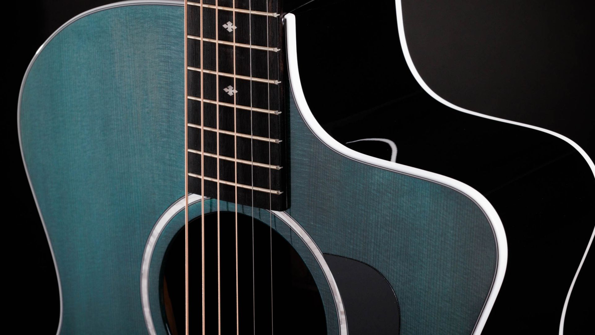 ★Taylor 214ce Plus エレアコ ギター専用ケース付き★ 214ce Plus スペシャルエディション、トランスブルー サペリ